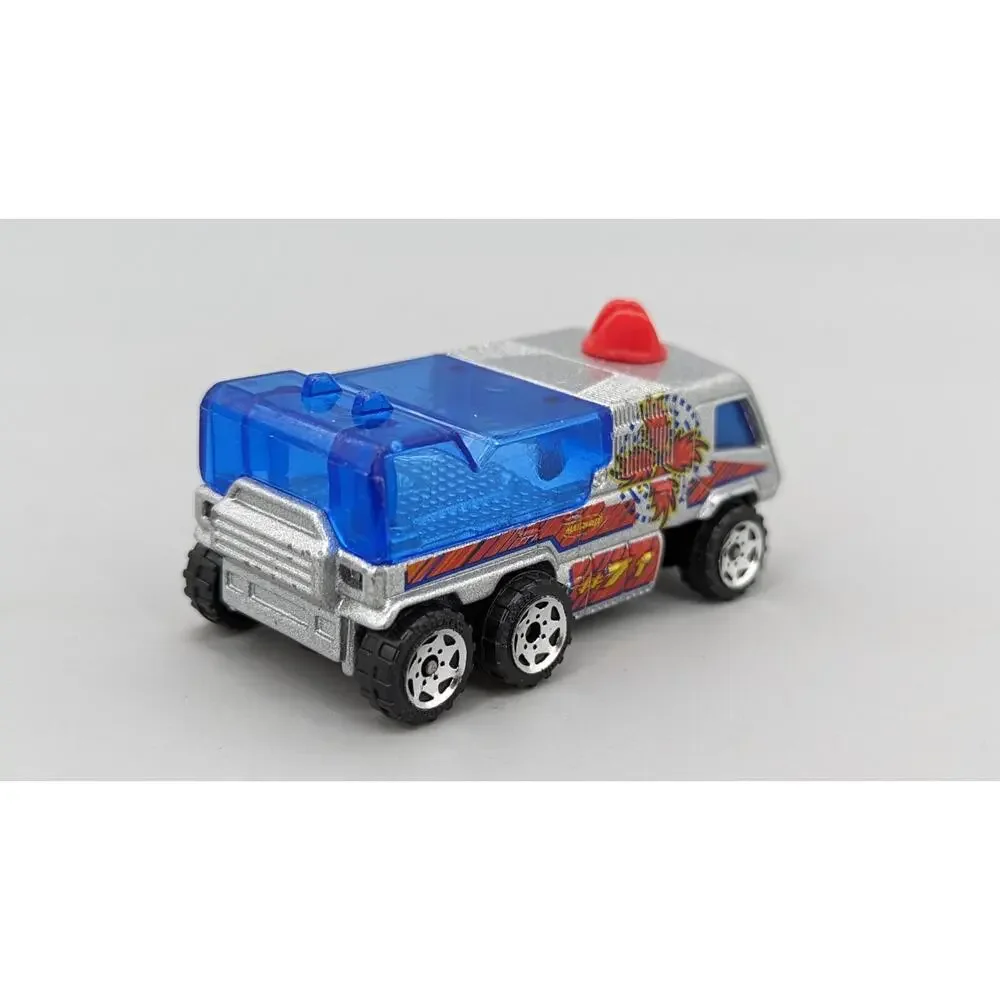 Matchbox 2000 Diecast Firetruck #71 Runway Hero Kids Car of the Year 1:64